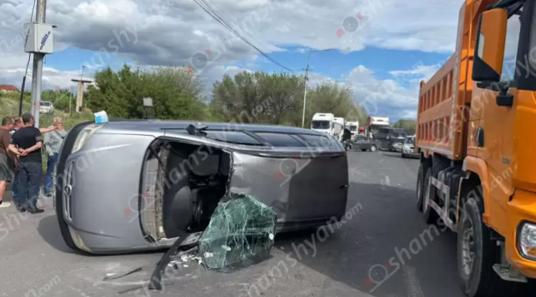 Շիրակի փողոցում բшխվել են «Mercedes»-ն ու 2 «Opel»-ները․ 3 վիրшվորներից 2-ը երեխաներ են