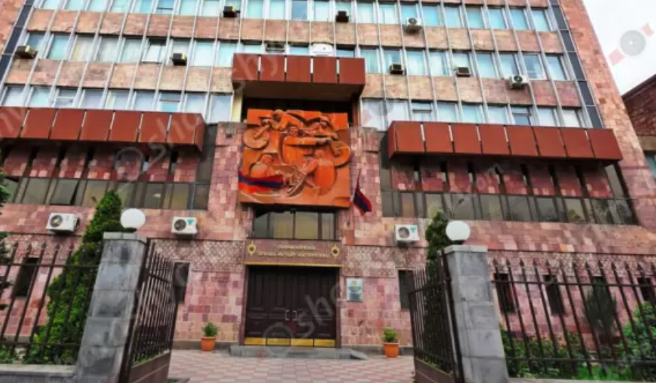 Վիճաբանություն և ծեծկռտուք՝ Երևանում. իրար վրա զենք են պահել