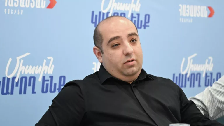 Ազատվեք ձեզ էս կեղտի մեջ խորացնել փորձող իշխանությունից․ փաստաբան