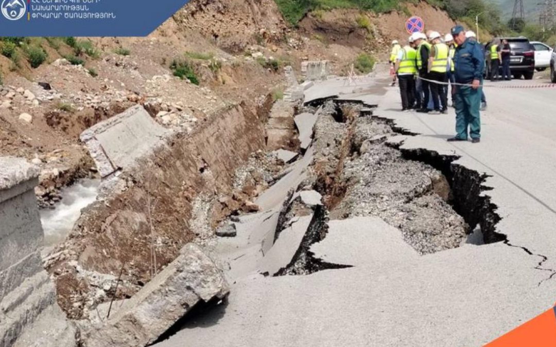 Ողջի գետի հարակից պատնեշը փլուզվել է․ ավտոճանապարհը միակողմանի փակ է