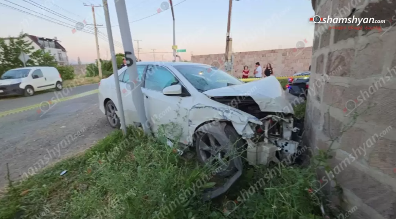 Քանաքեռավանում բախվել են «Nissan March»-ն ու «Toyota Camry»-ն․ ավտոմեքենաներից մեկը վնաuել է գազատարը