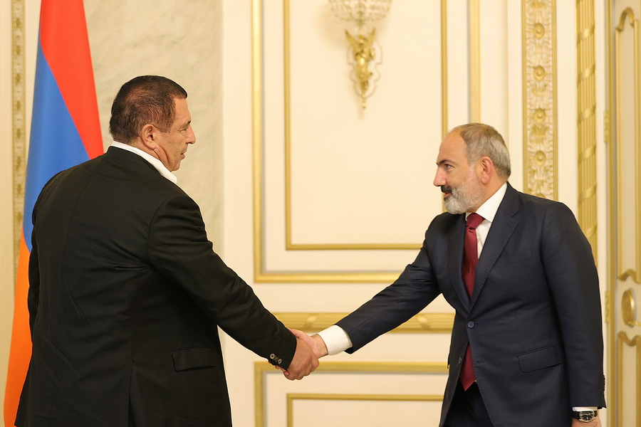 Nikol-Pashinyan_Gagik-Carukyan