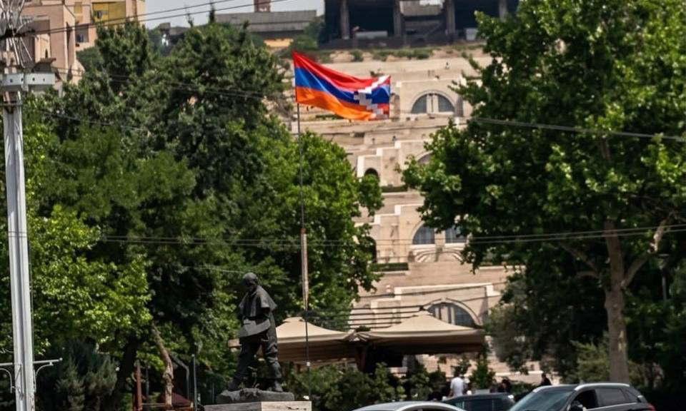 Երևանում կատաղի մարտեր են ընթանում Արցախի դրոշի դեմ․ ՀՅԴ  երիտասարդական միություն