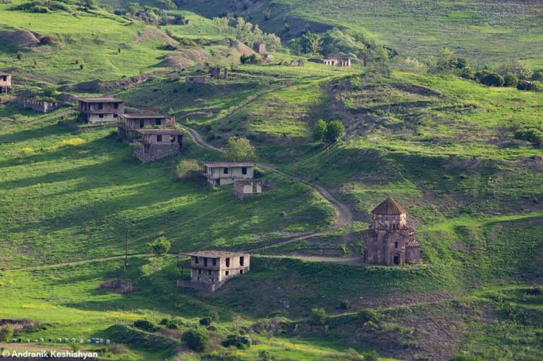 ՀՀ-ն և Ադրբեջանը դեռ չեն ավարտել Ներքին Ոսկեպար գյուղի մոտ սահմանային ցանկապատի կառուցումը