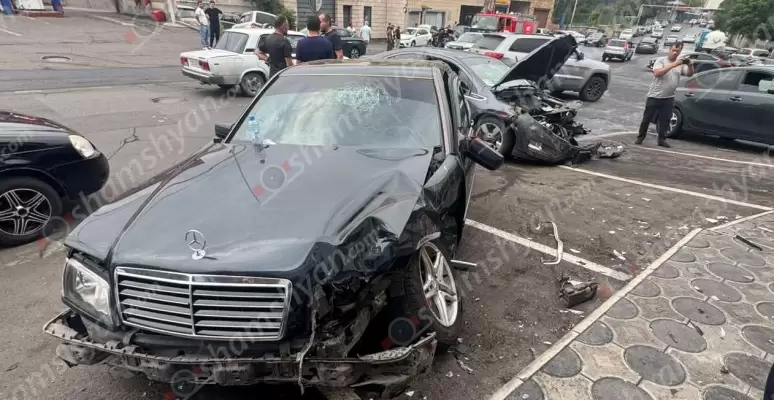 Երևանում բախվել են «Mercedes»-ը, «Chevrolet»-ը, «Kia»-ն և «Toyota»-ն. կա 3 վիրավոր