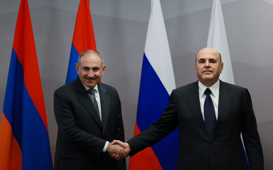 Мишустин проведет переговоры с Пашиняном в Екатеринбурге