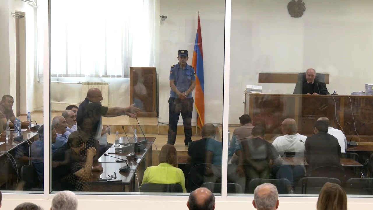 Արդեն որոշել էիք, որ ոստիկանների հետ պետք է գնամ ԱԺ. ամսի 30-ի նիստի որոշումն էլ ունեք․ Արթուր Սարգսյանը՝ դատարանին