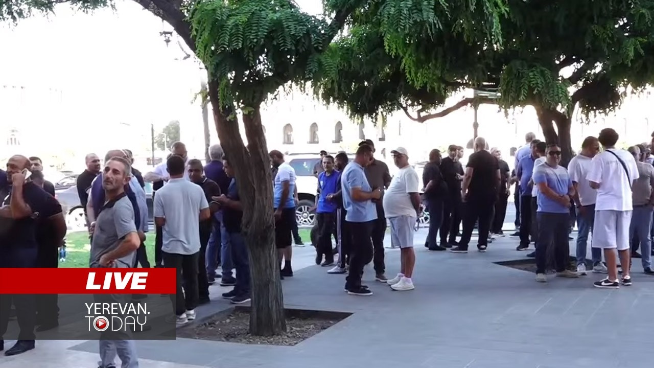 ԱՅՍ ՊԱՀԻՆ | ՈւՂԻՂ | Ձկնաբույծերի բողոքի ակցիան՝ կառավարության շենքի մոտ