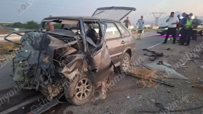 Բախվել են «Toyota»-ն, «Lada»-ն ու «Volkswagen»-ը. վերջինում հրդեհ է բռնկվել, հայտնաբերվել է 3 մոխրացած մարմին