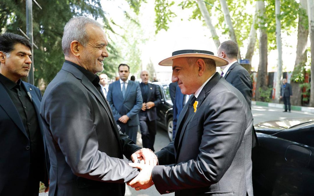Փաշինյանն իր ցիլոյով Իրան է հասել․ հանդիպել է Փեզեշքիանին