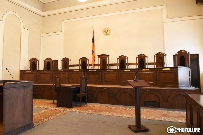 Ոչ մի անակնկալ․ Նիկոլի ՍԴ-ն օրինականացրեց Նիկոլի ներդրած մանդատագողության պրակտիկան. Համբարյան