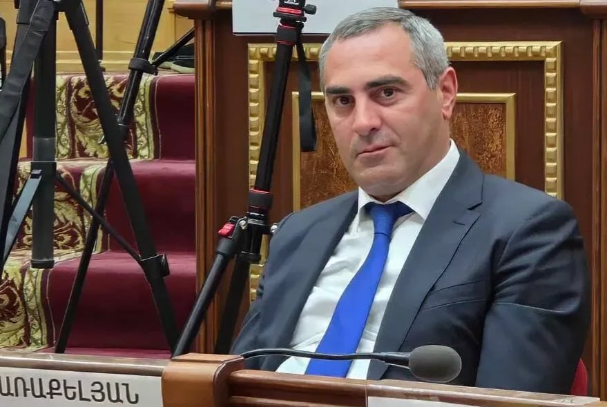 Առաջնահերթը Գյումրի քաղաքի և գյումրեցիների շահն է․ Ավետիս Առաքելյանը հրաժարվել է պատգամավորի մանդատից