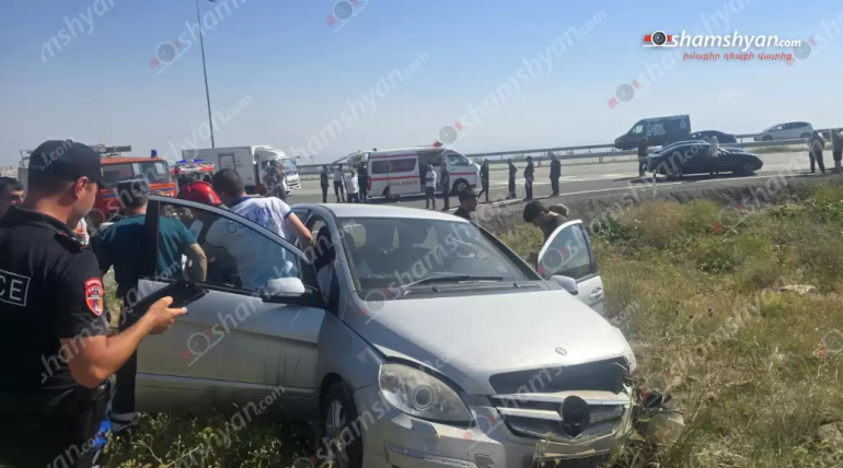 «Mercedes»-ը Կոշ գյուղի ճանապարհին դուրս է եկել երթևեկելի գոտուց, բախվել քարերին. կան վիրավորներ