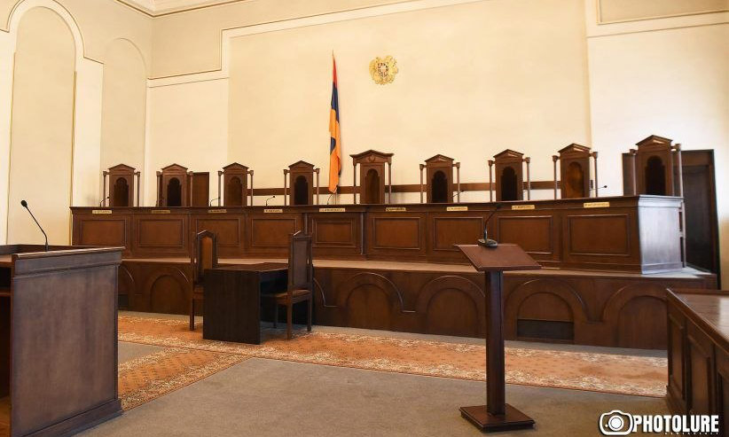 Ոչ մի անակնկալ․ Նիկոլի ՍԴ-ն օրինականացրեց Նիկոլի ներդրած մանդատագողության պրակտիկան. Համբարյան