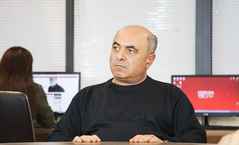Խուզարկում են քաղաքագետ Երվանդ Բոզոյանի բնակարանը