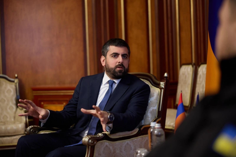 ԵԱՏՄ-ից դուրս գալու հարցով հանրաքվե չի կարող լինել. Խանդանյանը՝ Գալուզինի հայտարարության մասին