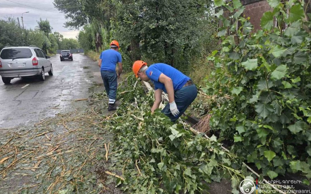 Հորդառատ անձրևն ու ուժեղ քամին վնասներ են պատճառել Գյումրիում