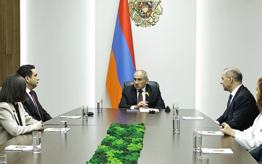 Փաշինյանը ԱԽ աշխատակազմին է ներկայացրել նոր քարտուղարին