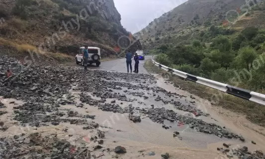 Եղեգիս-Հերմոն ճանապարհին հորդառատ անձրևի հետևանքով տեղի է ունեցել քարաթափում