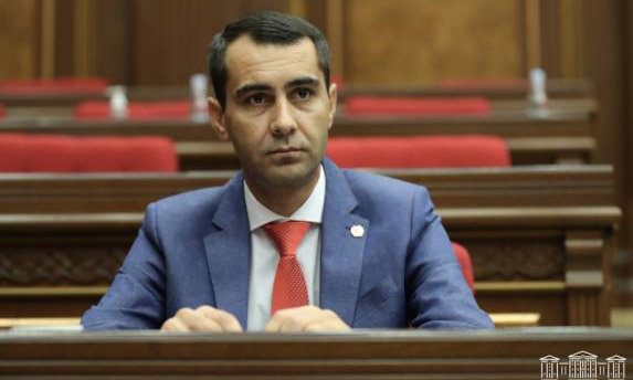 Ձորաղբյուրում շքեղ առանձնատուն է կառուցում․ «Հրապարակ»