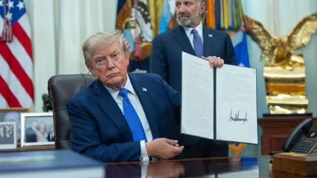 Трамп вновь ограничил право на гражданство по рождению в США
