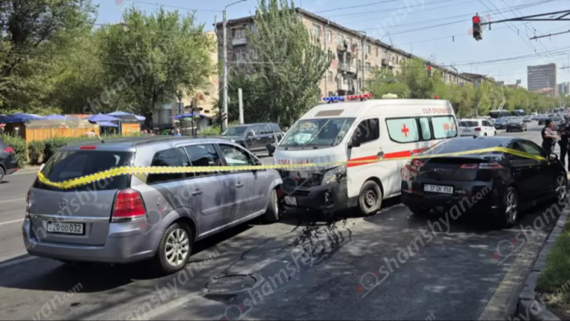 Շղթայական ավտովթար է եղել շտապօգնության մեքենայի մասնակցությամբ․ կան վիրավորներ