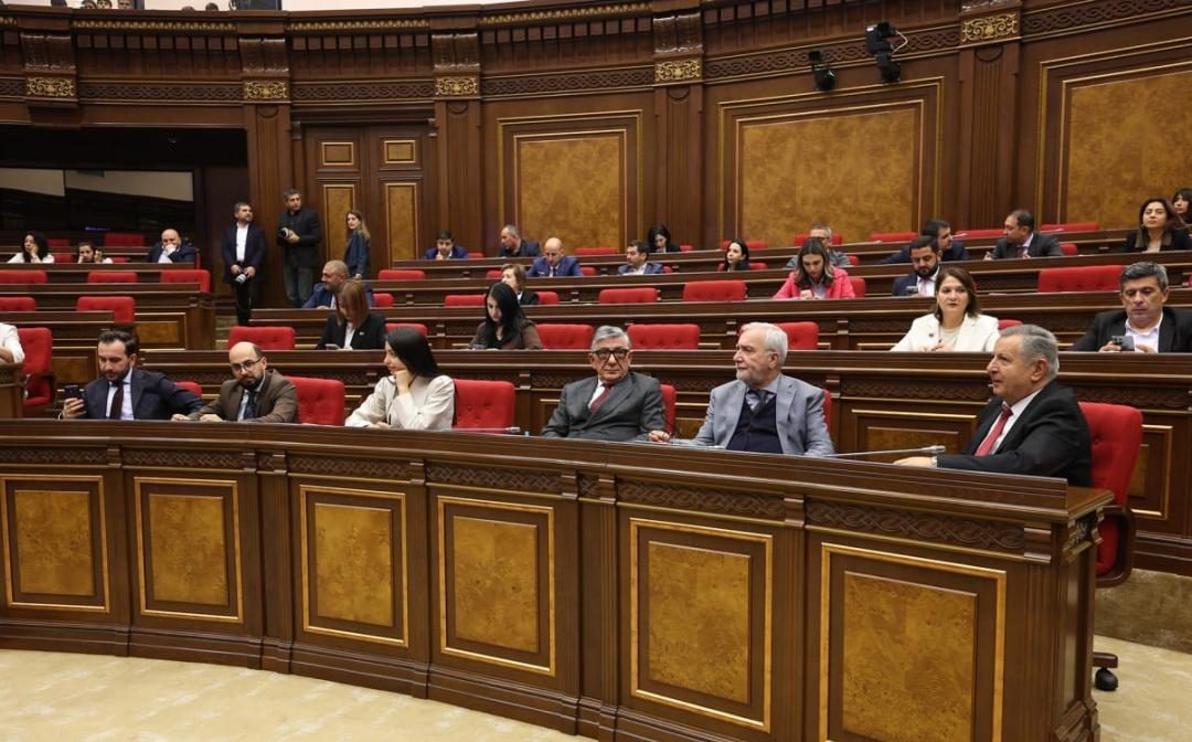 Հեռացող պատգամավորների հաշվին 5 մլն դրամ գումար է փոխանցվել․ «Հրապարակ»