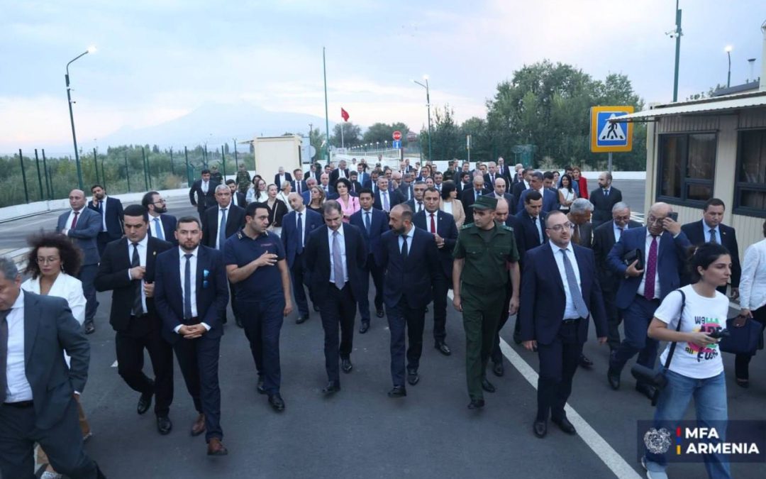 ԱԳՆ ղեկավար կազմը և արտերկրում ՀՀ դեսպաններն այցելել են Հայաստան-Թուրքիա սահմանի «Մարգարա» անցակետ