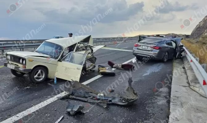Երևան-Գյումրի ավտոճանապարհին բախվել են «Infiniti»-ն և «ՎԱԶ 2106»-ը․ կան վիրավորներ