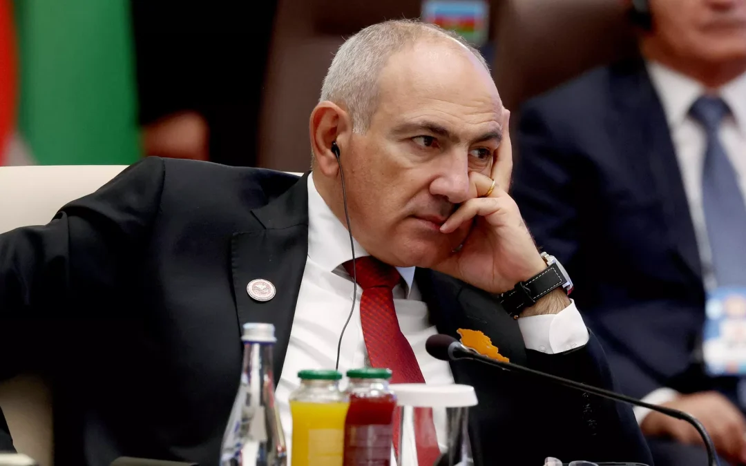 Ушаков назвал решение Пашиняна выступить на армянском языке странным