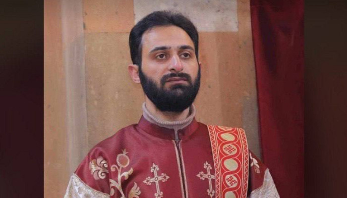 Հրայր սարկավագը այն հոգևորականն է, ով վերջին ժամերգությունը կատարեց Ստեփանակերտի Սուրբ Աստվածածին եկեղեցում