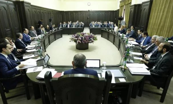 Բարձրացվելու են պետական պաշտոնյաների աշխատավարձերը․ Փաշինյանի կառավարության նոր նախագիծը