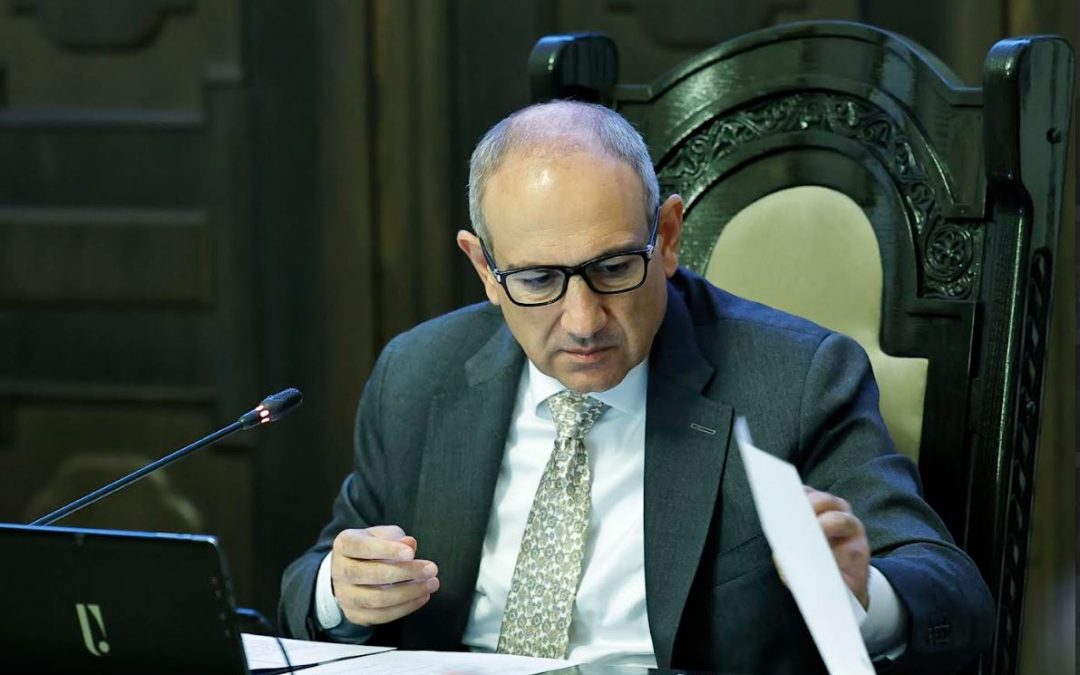 Իրենց՝ միլիոններ, թոշակառուին՝ հազարներ. «Ժողովուրդ»