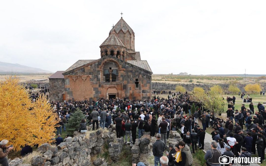 Եկեղեցին քեֆատեղի էլ կդարձնեն, խորանն էլ միտինգատեղիի հետ կխառնեն. «Փաստ»