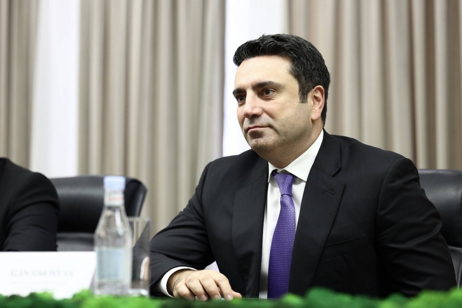 Ով և ինչու է Ալեն Սիմոնյանին քաշքշել Մոսկվայում. «Ժողովուրդ»