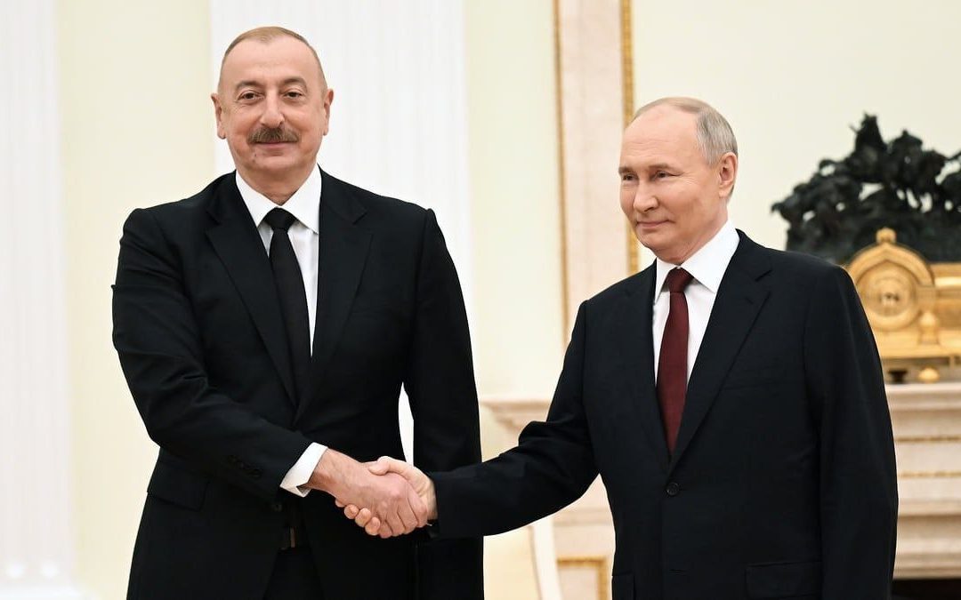 Путин и Алиев провели телефонный разговор