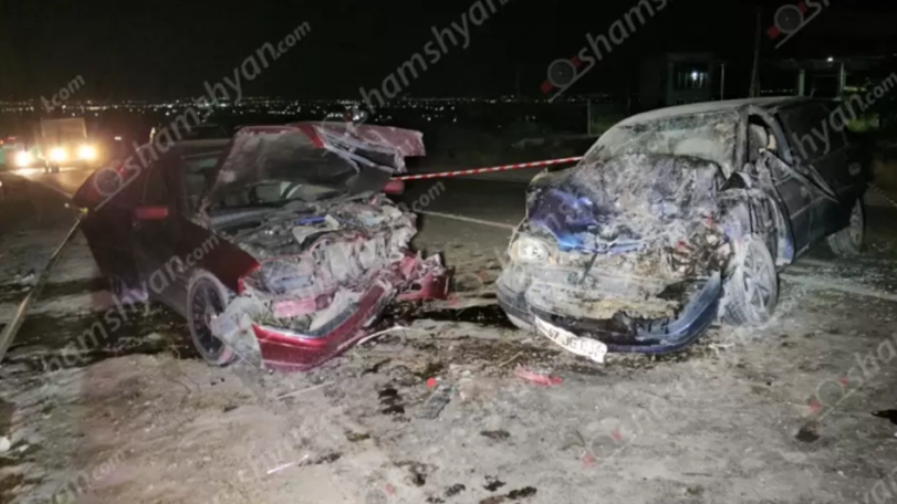 Բախվել են «Mercedes»-ը և «Opel Corsa»-ն, վերջինի շարժիչում հրդեհ է բռնկվել․ կան վիրավորներ