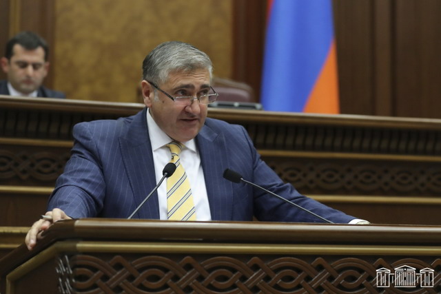 Զարմանում եմ, որ զարմանում ու զայրանում եք. Արթուր Խաչատրյան