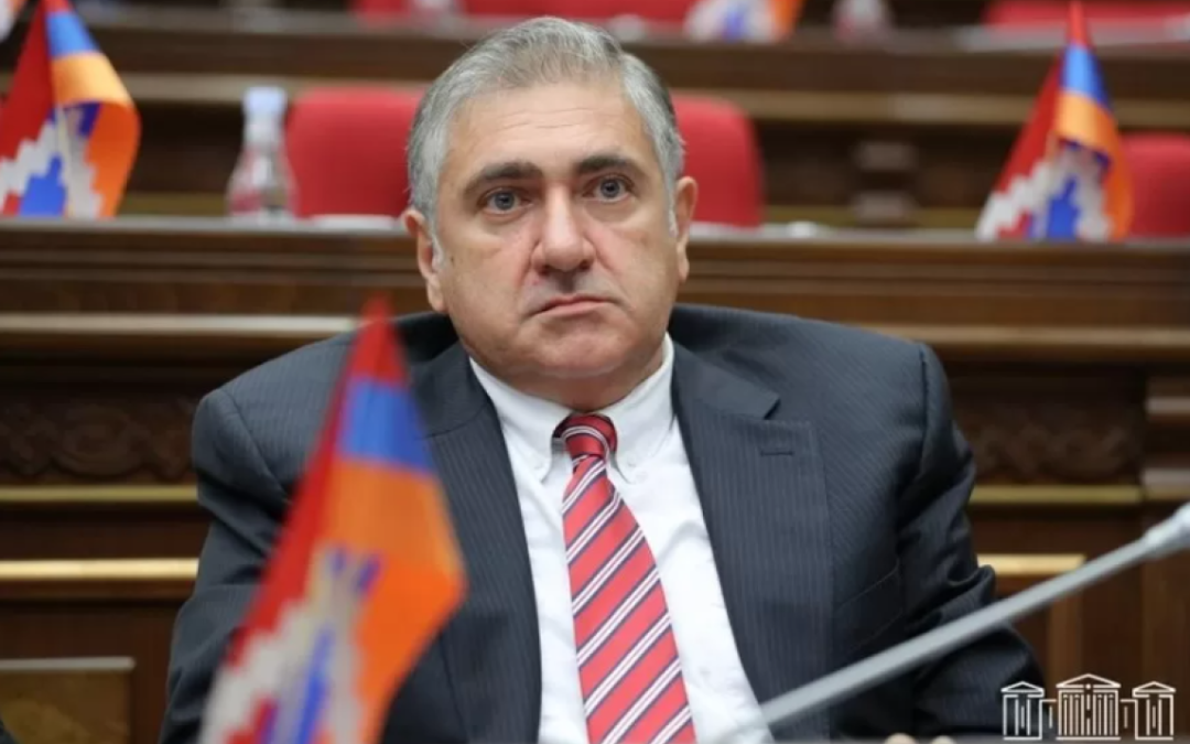 Եղոյանը հավանաբար որոշեց իր աջակցությունը հայտնել ադրբեջանցիներին ու միանալ հակադաշնակցական հիստերիային. Խաչատրյան