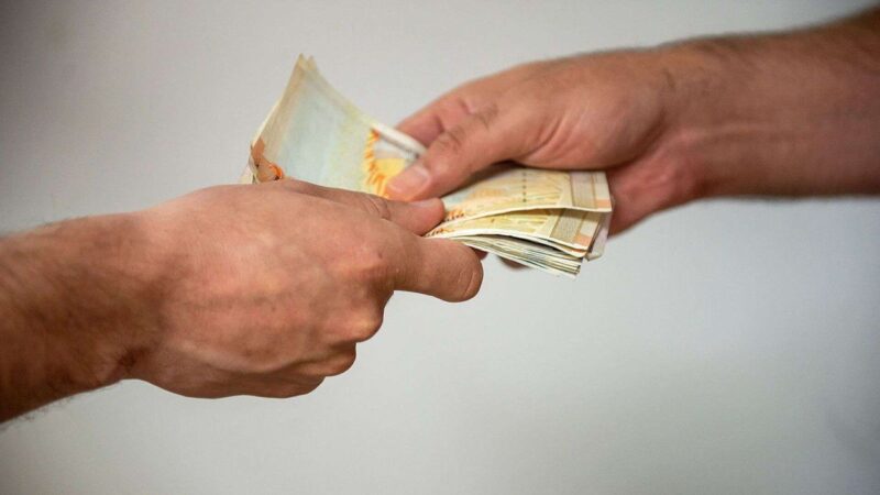 Կաշառքի գործով պաշտոնյաներ են ձերբակալվել. «Արմլուր»
