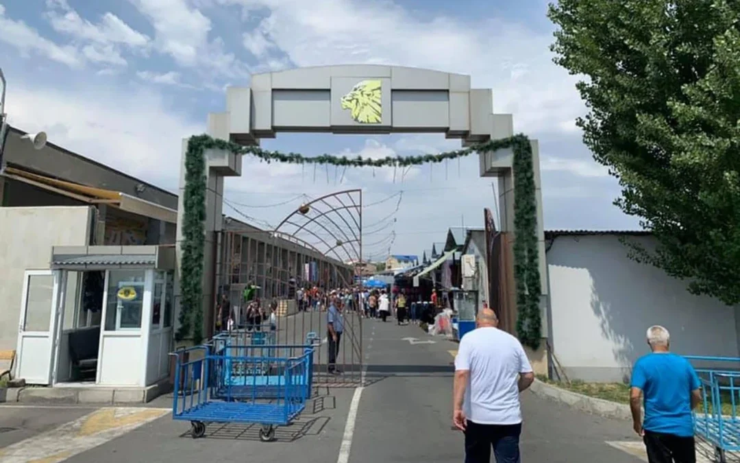 Խուզարկում են Առինջ մոլի տնօրենի տունը. «Արմլուր»