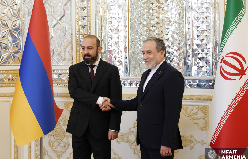 Միրզոյանն ու Արաղչին հեռախոսազրույց են ունեցել
