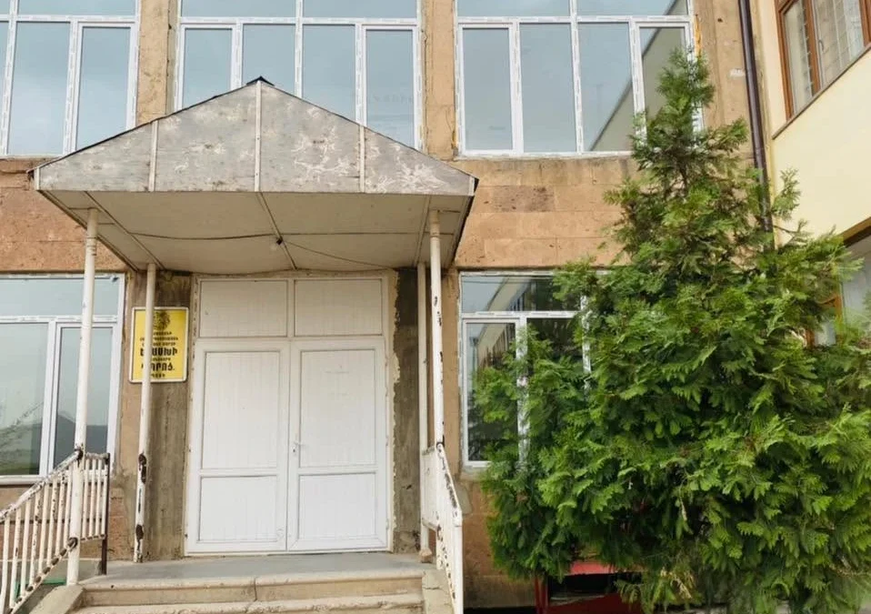 Երասխի դպրոցում հայրը ներխուժել է դասասենյակ ու սկսել ծեծել աղջկան. «Հրապարակ»