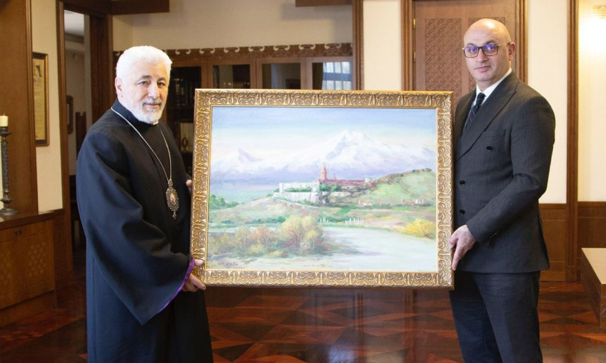 Խոր Վիրապ վանքի՝ Արարատի վեհաշուք տեսարանով կտավը նվիրել են Մոսկվայի հայկական եկեղեցու «Տապան» թանգարանին