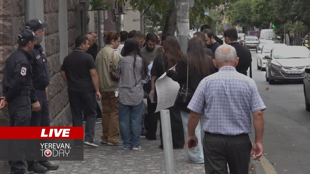 ԱՅՍ ՊԱՀԻՆ | ՈւՂԻՂ | Բողոքի ակցիա․ Ադրբեջանցու վերաբերյալ պահանջներ՝ ԱԱԾ-ին