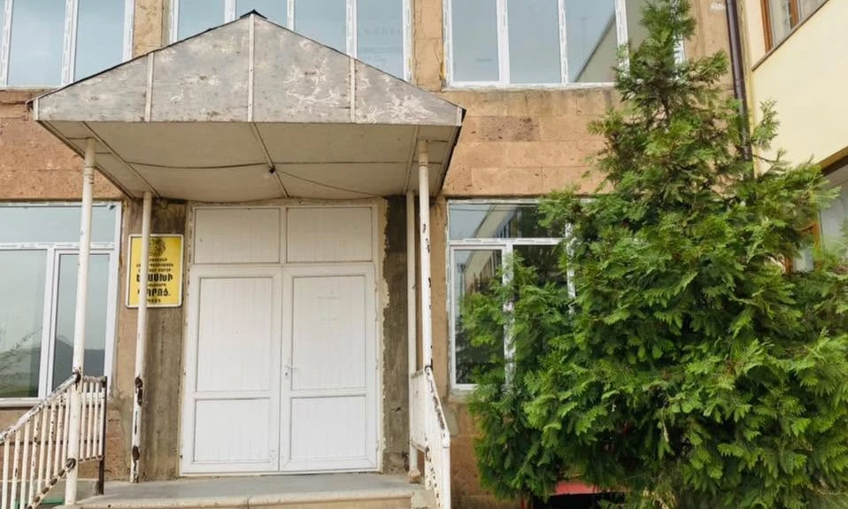 Երասխի դպրոցում երեխային ապտակելու դեպքով մեղադրանք է ներկայացվել դասընկերուհու հորը. news.am