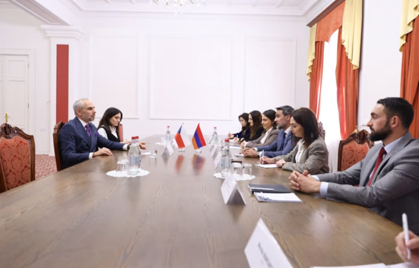 Արամ Վարդևանյանը ընդունել է ՀՀ-ում Չեխիայի արտակարգ և լիազոր դեսպան Պետր Պիրունչիկին