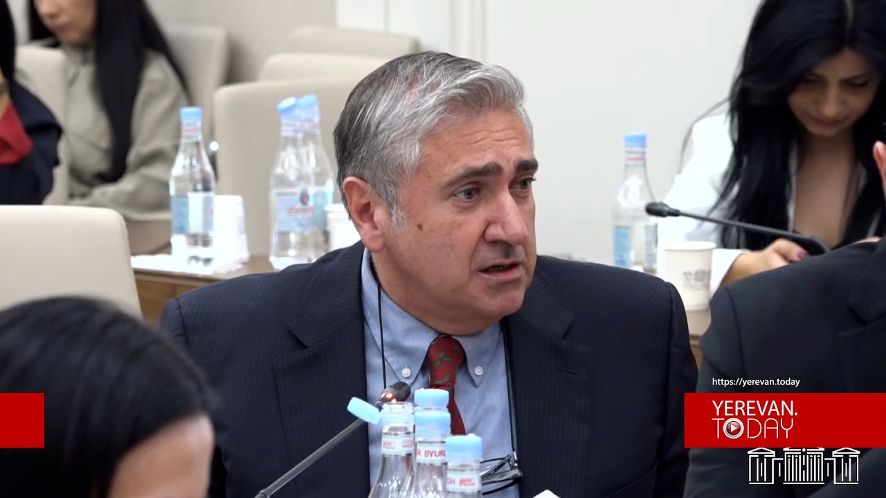 Ես ասում եմ՝ փաստաթուղթ, Արարատ Միրզոյանը՝ բառեր, բառեր, բառեր․ Արթուր Խաչատրյան